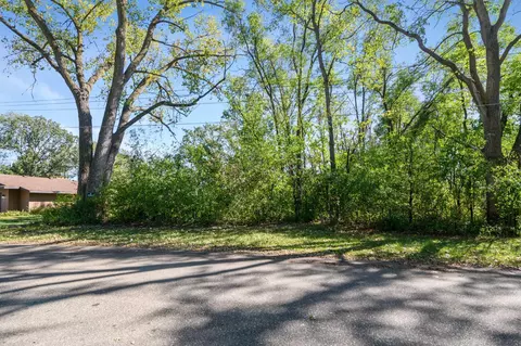 308 Lakeview Dr, North Hudson, WI 54016