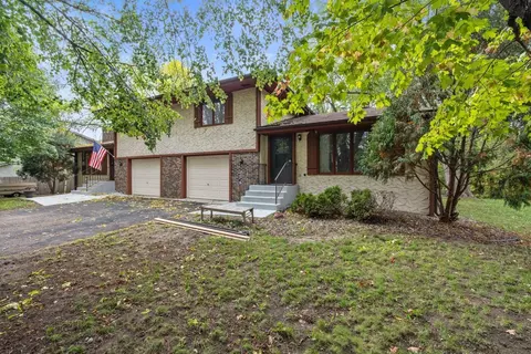 10620 Johnson Cir, Bloomington, MN 55437 photo 2