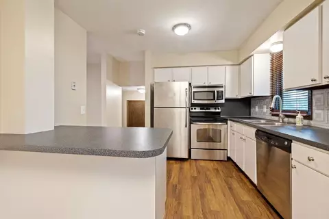 10620 Johnson Cir, Bloomington, MN 55437 photo 17
