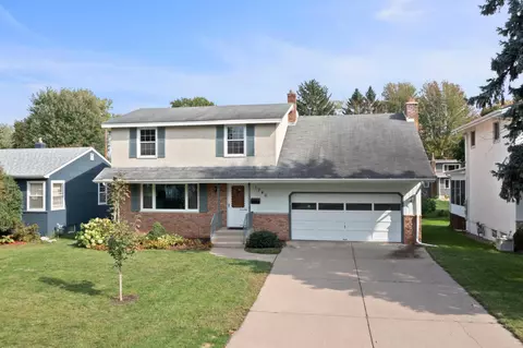1740 Aglen St, Roseville, MN 55113