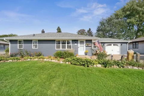 2275 Navajo Rd, North Saint Paul, MN 55109