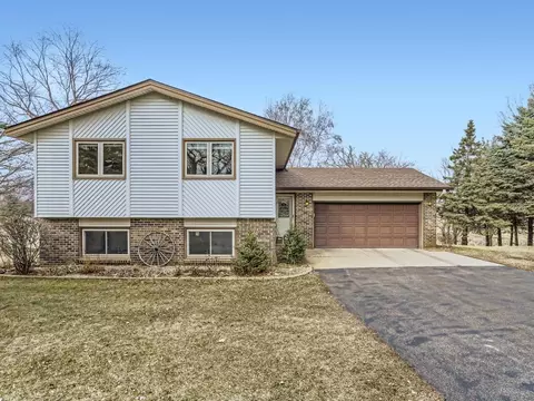 8900 Jesse Ln, Prior Lake, MN 55372