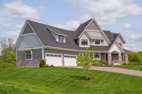 5046 Settlers Ct, Independence, MN 55359