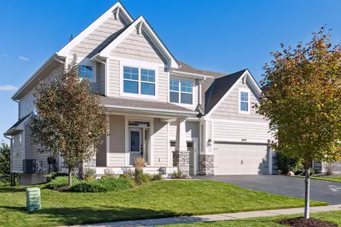 9079 Red Oak Trl, Woodbury, MN 55129