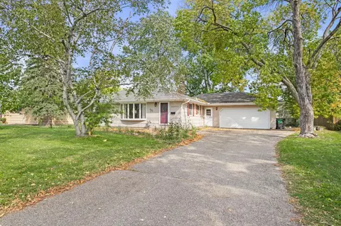 8833 Oakland Ave S, Bloomington, MN 55420