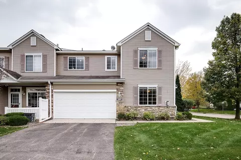 1661 Prescott Ct, Chaska, MN 55318