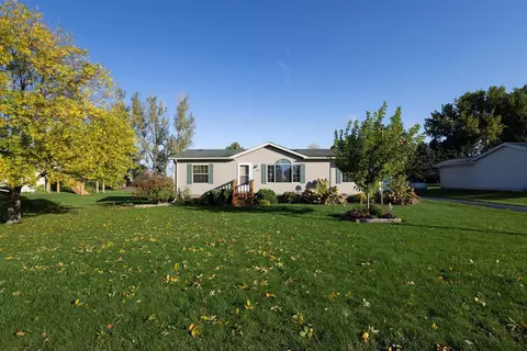 306 Iowa Ave, Hoffman, MN 56339
