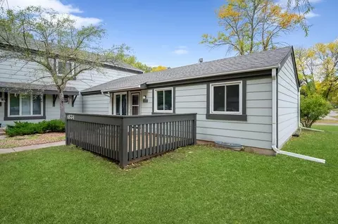 4834 Grenwich Way N, Oakdale, MN 55128