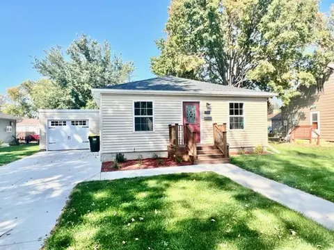 715 E Wyoming St, Redwood Falls, MN 56283