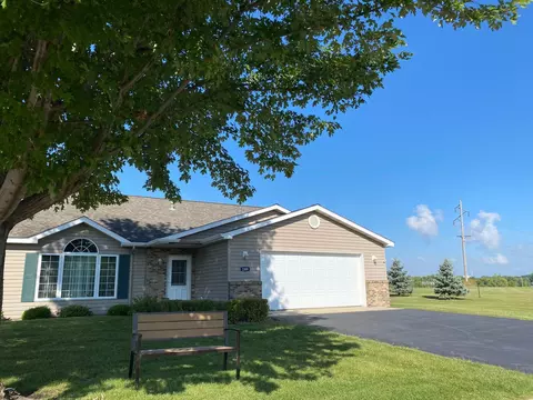 200 Skylark Dr, Mankato, MN 56001