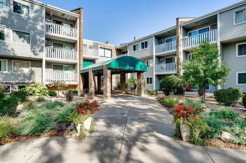 1601 N Innsbruck Dr #276, Fridley, MN 55432