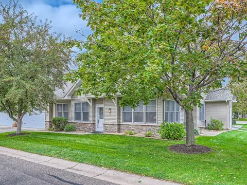 367 Hayes Dr #31, Hastings, MN 55033