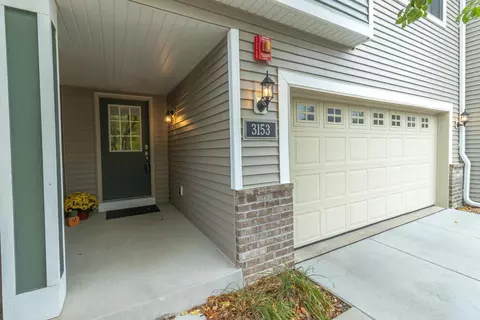 3153 Frontier Dr, Woodbury, MN 55129