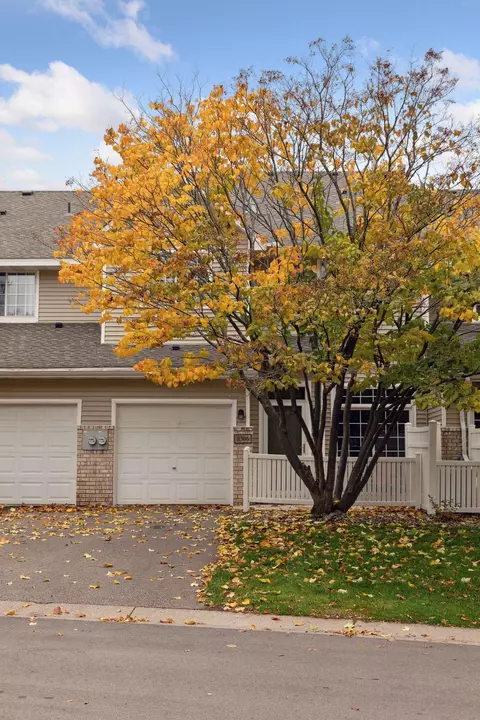 8306 Kimball Dr, Eden Prairie, MN 55347