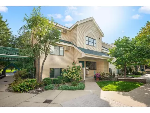 7605 Edinborough Way #6120, Edina, MN 55435