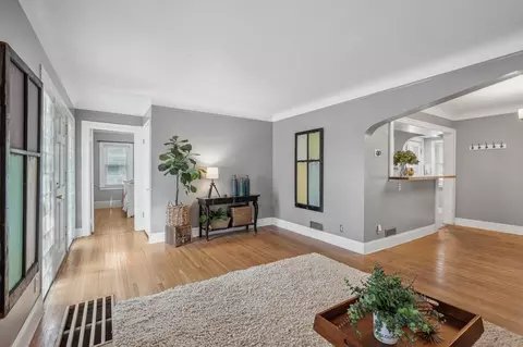 698 Lexington Pkwy N, Saint Paul, MN 55104