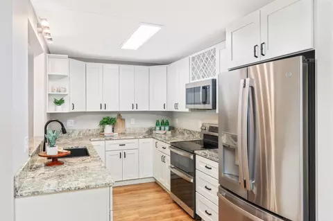 10521 Cedar Lake Rd #202, Minnetonka, MN 55305
