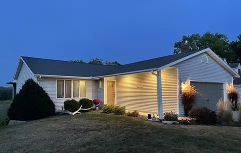 1313 River Dr S, Wabasha, MN 55981