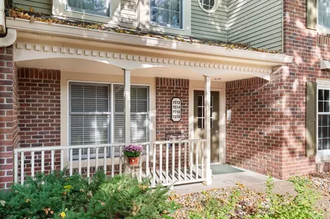 7512 W 110th St, Bloomington, MN 55438