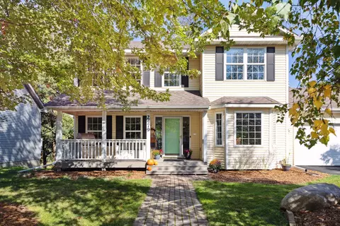 2479 Matterhorn Dr E, Maplewood, MN 55119