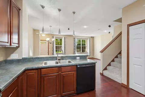 4830 Bisset Ln #8504, Inver Grove Heights, MN 55076