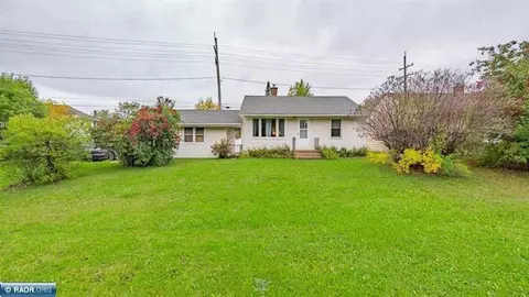 1537 E 17th Ave, Hibbing, MN 55746