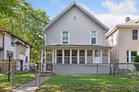 2121 Bryant Ave N, Minneapolis, MN 55411