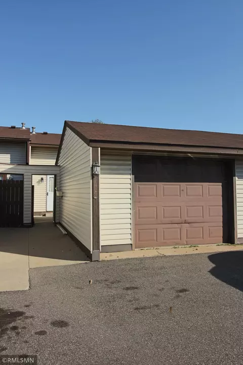 7429 142nd Street Ct, Apple Valley, MN 55124
