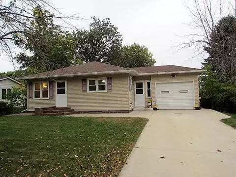 204 White St N, Comfrey, MN 56019