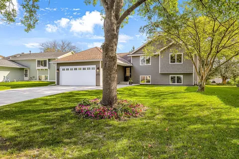 1301 Fallbrook Ln, Woodbury, MN 55125