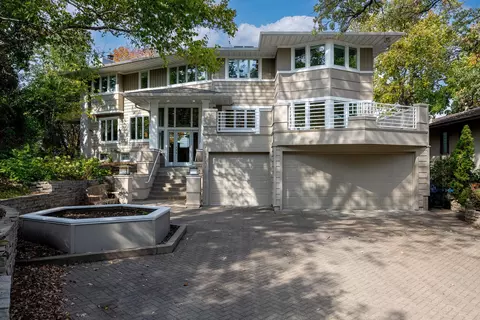 264 Peninsula Rd, Medicine Lake, MN 55441