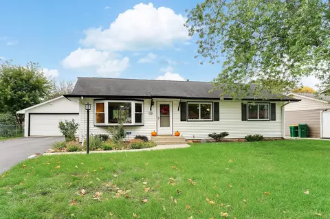 136 Oakwood Rd, Apple Valley, MN 55124