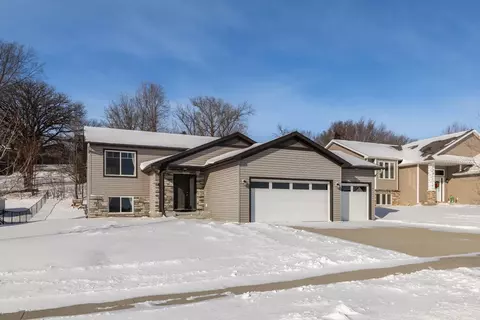 210 Prairie View Dr NE, Pine Island, MN 55963