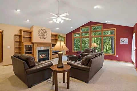 1447 18th Ave NW, Faribault, MN 55021