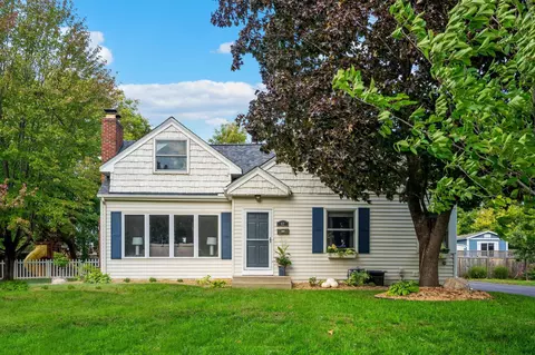 42 Ashley Rd, Hopkins, MN 55343