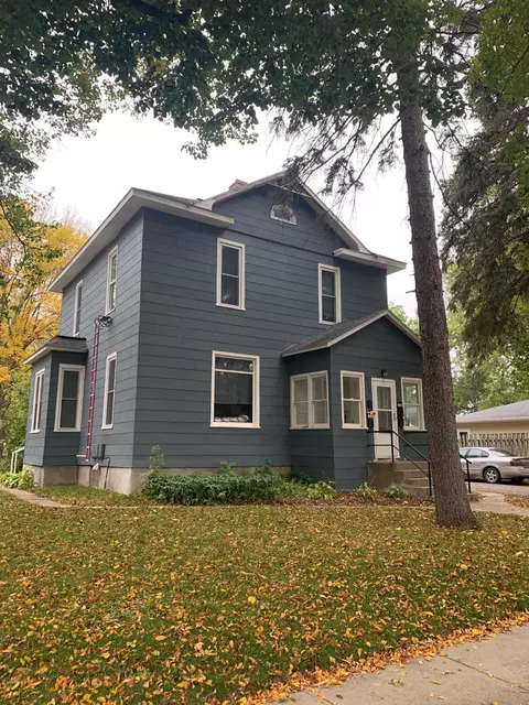 912 5th St SW, Willmar, MN 56201