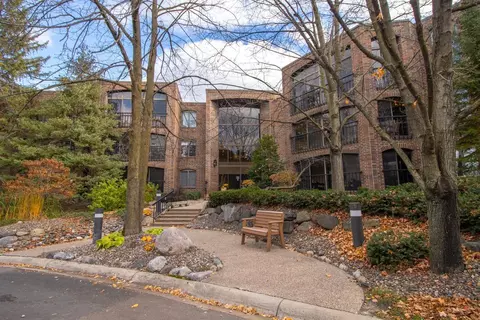5501 Dewey Hill Rd #135, Edina, MN 55439