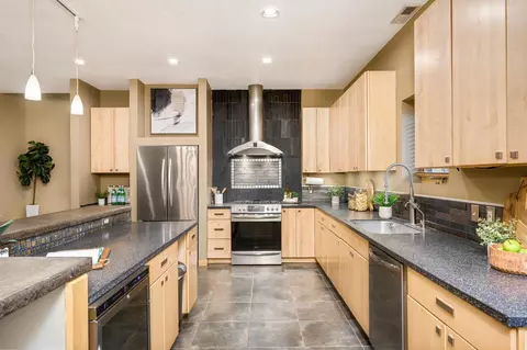 560 Kristin Ln, Minnetrista, MN 55359