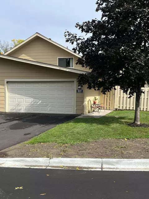 2231 Mayfair Rd, Golden Valley, MN 55427