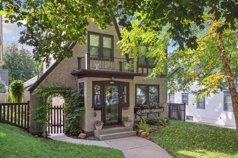 2006 Palace Ave, Saint Paul, MN 55105