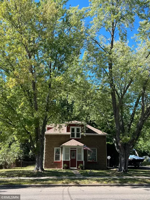 717 N Cascade St, Osceola, WI 54020