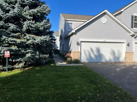 1364 Yorkshire Ln, Shakopee, MN 55379
