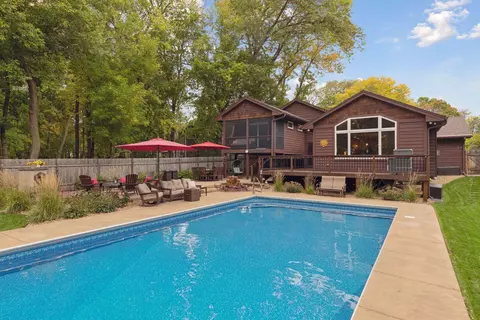 7611 Paulsen Dr, Eden Prairie, MN 55346