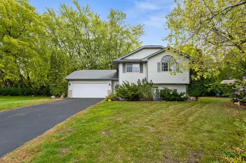 11889 Marigold Cir, Lindstrom, MN 55045