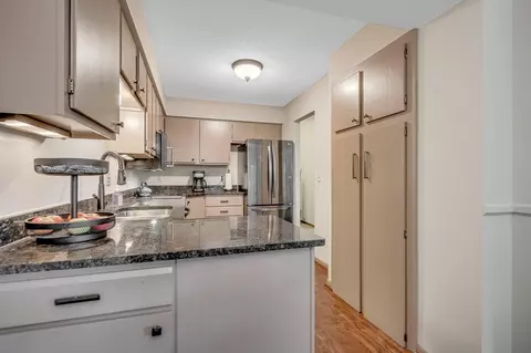 8430 W 100th St, Bloomington, MN 55438 photo 9