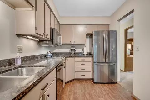 8430 W 100th St, Bloomington, MN 55438 photo 10