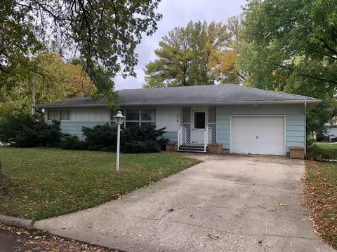 310 Snure St, Lakefield, MN 56150