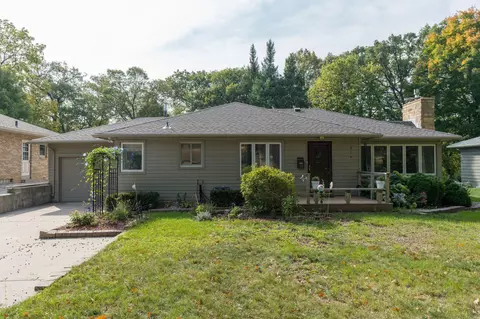 113 W Glencrest Dr, Mankato, MN 56001