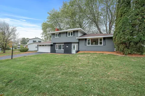 1456 Woodhill Dr, Woodbury, MN 55125