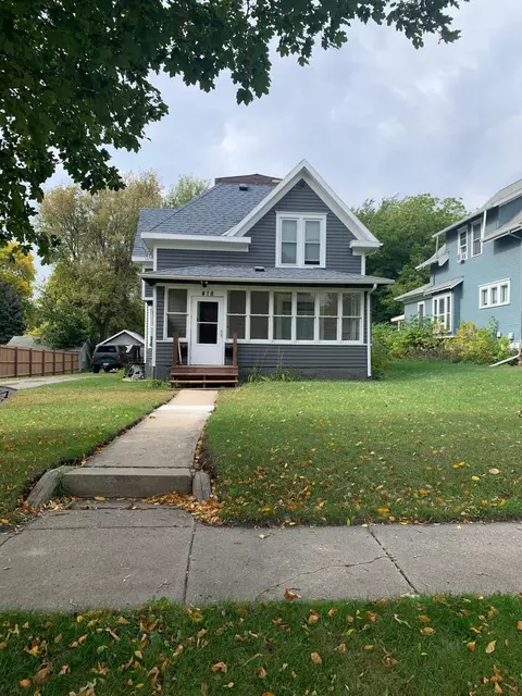 418 11th St SW, Willmar, MN 56201